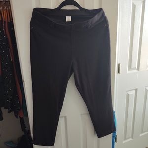 Curve Hugging Jegging Capris
